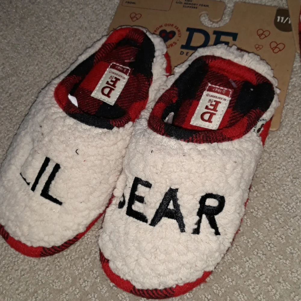 Dearfoams boys or girls Lil Bear slippers. 2 pairs. Size 11/12